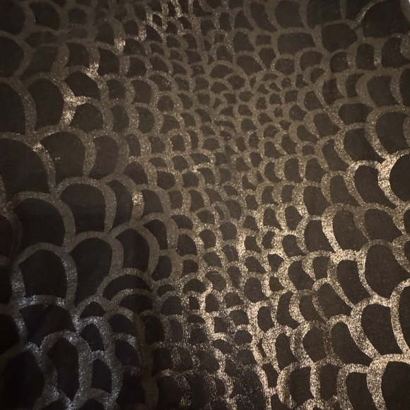 🖤 Torrid Foil-Burnout Leggings | Black Shimmer Scales | Size 3 (3X/22–24) - Picture 3 of 3